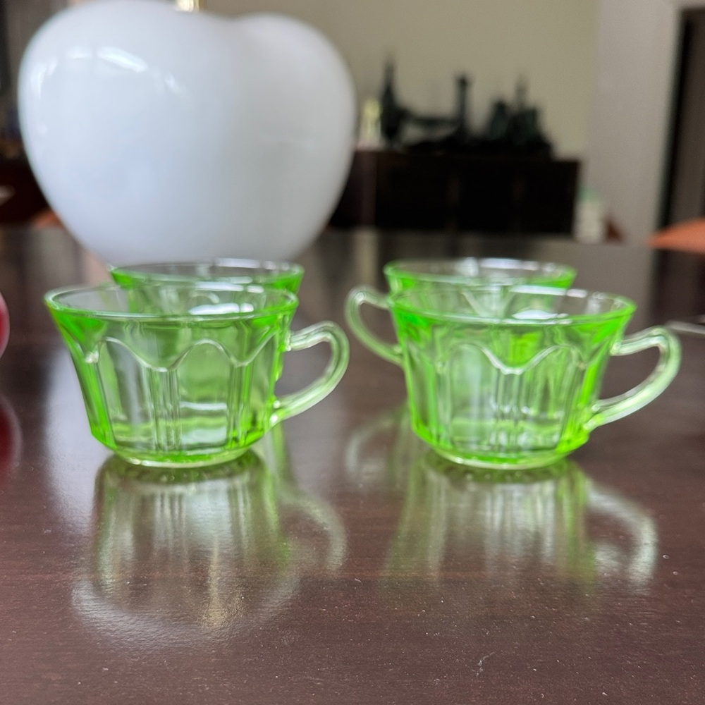 Anchor Hocking Colonial Knife and Fork Green Glass Cup Set of 4